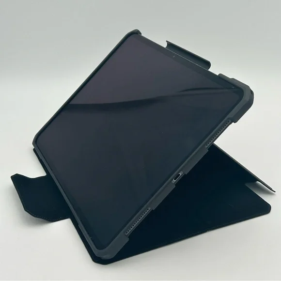 Apple 7th Generation iPad Pro 13” 256GB A2926 - Picture 2 of 16